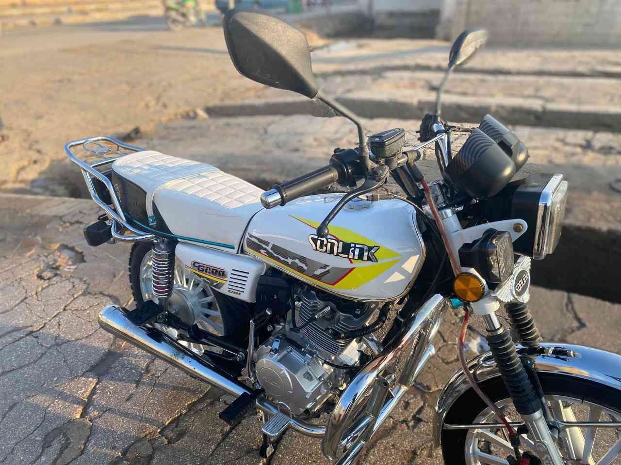 السلام عليكم  
سولنك 2025 نضيف ما عايزه شي محرك 200 
سعر 850 وبي مجال بسيط
مو شراي لا تراسل وتخابر
للتواصل على هذا الرقم 
***********
او مراسلة الحساب
