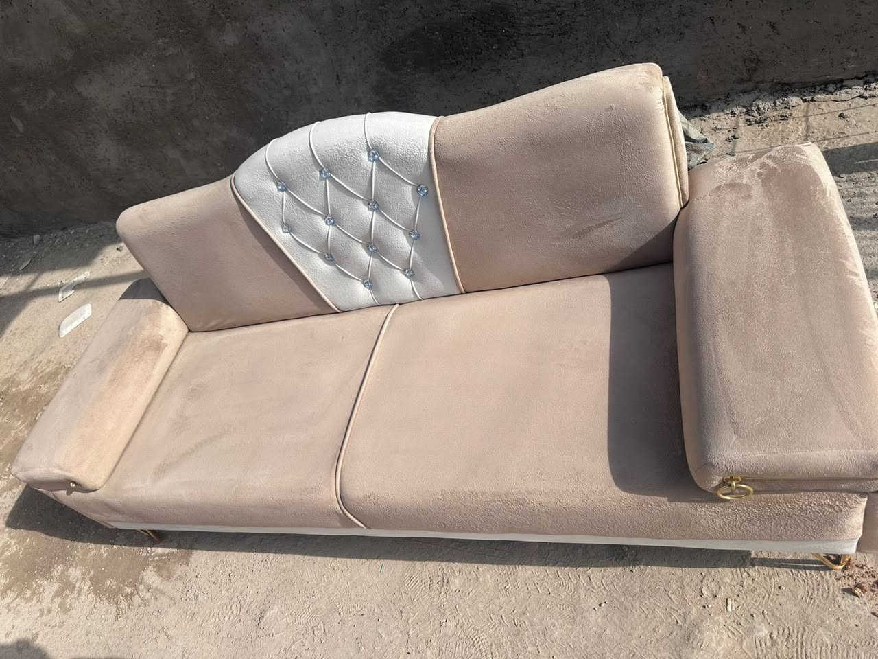 سلام عليكم  تخم مستعمل للبيع  سعره 500وبي مجال بسيط  مكاني النجف  للاتصال ***********
