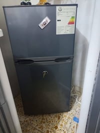 ثلاجة • ٦ قدم • مستعملة ٤ أشهر