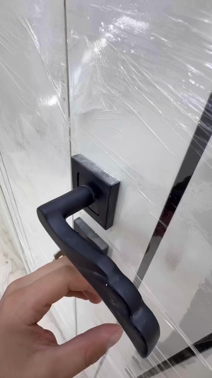 اعلان عن دار للبيع

#بيت_للبيع : #بالــنـجـف - حي السلام
  (  🔴  تابع_التفاصيل_الكاملة  🔴  ) 
_________________:
دار سكن - حديث  #مودرن درجة أولى
تصميم -هندسي  متقن #vip_2025

المساحة 100متر: واجه5م_×_النزال 20 م

طابقين -- زيرو مامسكون 
🔘
________________
الموقع البيت : النجف- حي السلام  
شارع 10- مجاور شارع ابودجاج-قرب حي جامعة

    🟦ليكم #التفاصيل_الدار الكاملة 🔶
➖➖➖➖➖➖➖➖➖➖➖➖➖➖
احدث التصاميم الداخلية  العصرية 🌇

 الارضيات مرمر درجة اولى 

ديكورات جبسن بورد للسقوف + سحبات ملكية

صب مركزي كونكريت وتسليح للأساس والسقوف 

طابوق جمهوري نهروان والبناء كولة 9 انج 

السطح شتايگر وعازل حراري فلين 

🔘
——-----:
( المجموعة #الغرف 🔸في الدار 3غرف ) 

     #يتكون الطابق الأرضي_____

🔹 غرفة نوم
🔹 صالة كبيره_ إنارة اقتصادية 
🔹 مطبخ 
 استقبال كبير مطل على الصالة باب دفترية 🚪
🔶منور ( مكشوفة ) عدد 2
🔹 مجاميع صحيات اسويت 
🔘 طارمة + صحيات 
———————----------------
#الطابق_الثاني_يحتوي _على : 
📌 غرف نوم عدد2
📌 صالة_كبيره  
📌 مجمع صحيات 
➖➖➖➖➖➖➖➖➖

#للاستفسار أكثر يرجى الأتصال أو المراسلة🔰

أو زيارة-المكتب النجف الأشرف-حي السلام         
    سايدين ابو دجاج-قرب حي الجامعة-مقابل مأكولات شيخون

-***********_☎️واتساب- اتصال ☎️نصير الاسدي

-***********-☎️واتساب- اتصال ☎️نصير الاسدي

____________⤵️______________ :

مستعدون للتنفيذ البناء الدور حسب الطلب ❗
➖️ 
      لدينا_كادر هندسي متقن للبناء

 #بأحدث_التصاميم_العصرية_الحديثة

كل ما عليك الاتصال أو المراسلة على واتساب

تصميم - تنفيذ -اشراف - مقاولات - عامة 
. ___________:

احصل على عقار أحلامك معنا، نحن مكتب عقاري موثوق، ومتخصص في تلبية احتياجاتك السكنية والتجارية ❗

لمعرفة السعر علق ( تم)  📲
