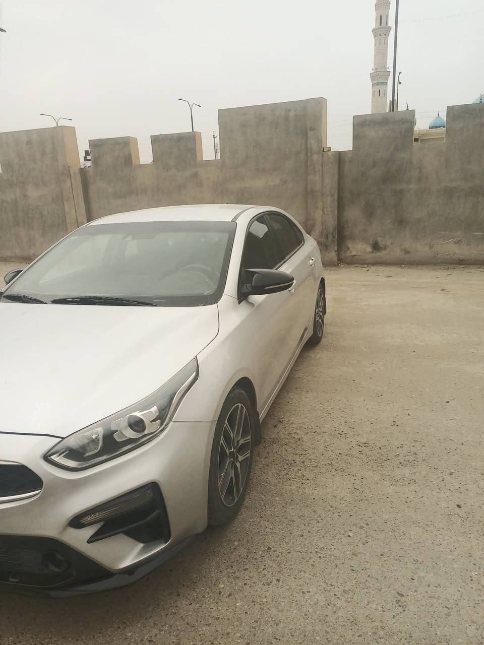 السلام عليكم
من رخصة صاحب الگروب... 

للبيع فقط......... 

كيا فورتي 2019 وارد امريكي

رقم بغداد 

تحويل مباشر 

سيارة حلوة ترايها حلو

سيارة ناعمه

گير at

محرك 2000 مفتوح على ايدي شغل درجه اولى

لا تنقيص ولا تبخير 

حادثها بامريكا دعاميه اماميه 

واصبع بالبنيد 

والعراق  جاملغ خلفي عكس السايق 

بدون دواخل 

مواصفاتها معروفه ميحتاج اشرح 

السعر 126 ورقة وبيها مجال 

ما اكطع سعر بالمويايل

تعال بيك خير وادلل

مكان السيارة الفلوجه 

رقم الهاتف ***********
