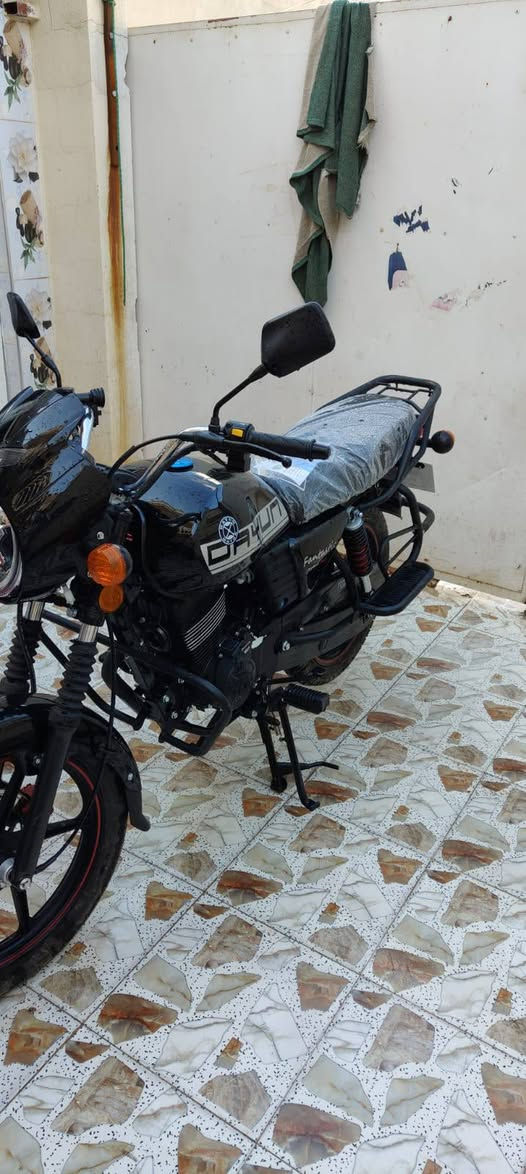 السلام عليكم دايون 25 دراجه زيرو زيرو زيرو صارله 8ايام  مكاني الخالص السعر 1400وبيها مجال الشراي يتصل***********اوراق سكنر
