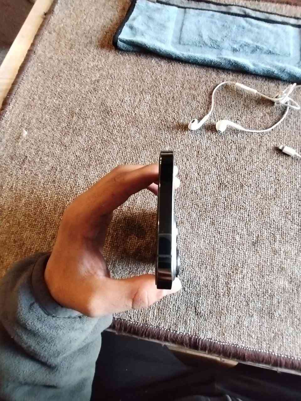 ايفون 13 برو ماكس ممبدل اي قطعه لا توجد كارتونه يوجد كيبل اصلي بطاريه86 ابد ميصرف شحن ***********
