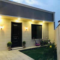 بيت ٢٢٠ متر طابق ونص ٣ غرف نوم 🛌 وحمام عدد ٢ طرمة وحديقة في مجمع العدل...