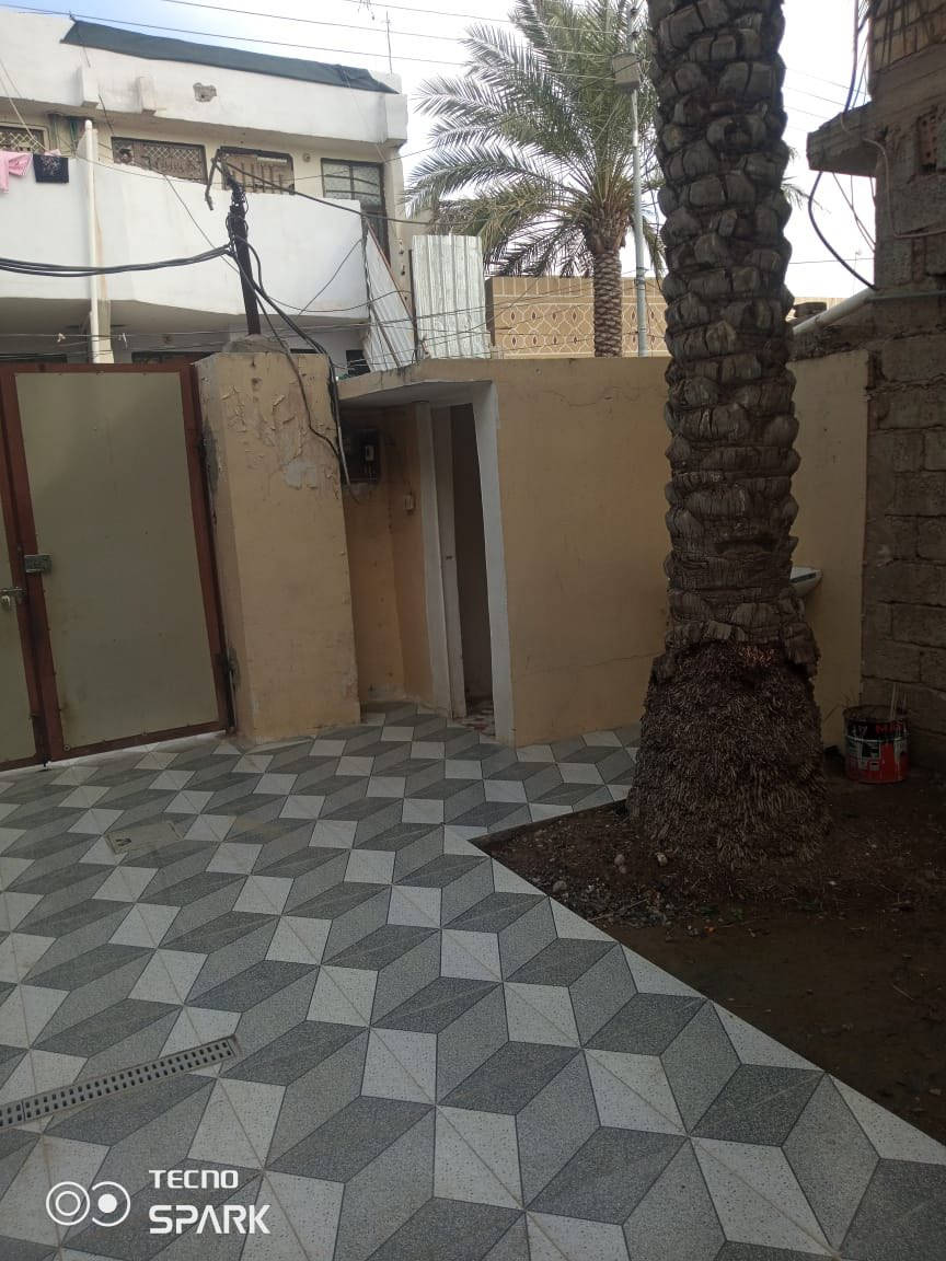 بيت للبيع زراعي مساحة 300متر في بهرز باب الخان يتكون من كراج وحديقة وصالة واستقبال وغرفة نوم ومطبخ وصحيات الطابق الثاني بينونة وغرفتين السعر 80 الاتصال على الرقم ***********
