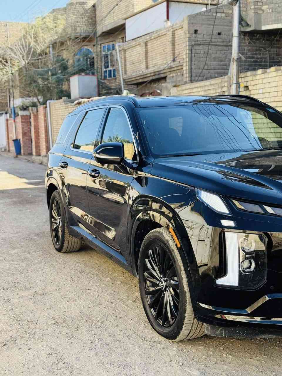 بلسايد كلكرافي  موديل  2024 نايك دشن
الارباك : ستيرن  راجع سستم
هونداي بلسايد كلكرافي نايك أدشّن

اللون : اسود
العداد : 25 ألف قابل للزياده            مرقم بغداد الدولي بسمي  
 
الضرر … بنيد مبدل بلدي  بدون دواخل شاصي لغد كفاله كفاله
المواصفات :- داخل الكشنات شامو و جلد يجي فقط بل نايك ادشن 
1-شاشة عرض داتشو 
2-المحرك   v6    3.8 
3-بصمة تشغيل + بصمة ابواب 
4-اصطفاف ذاتي(تقديم + ترجيع عن طريق الريمونت)  
5-فتحة سقف عدد 2 سقف +بانوراما
6-سماعات هارمن كاردن عدد ١٦
 7-رادار امامي  + خلفي 
8-حساسات امامي + خلفي 
9-كامرات عدد 5  360 درجة 
10-كشنات امامي خزن ميموري 
11-كشنات كهربائي تدفئة وتبريد
12-انارة داخليه (محيطيه) + انارة دشبول 
13-بردات جانبية
14-تبريد مركزي امامي + خلفي منفصل التحكم
15-تحكم ستيرن + شفتات
16-تدفئة ستيرن 
17-مرايا هيتر + تعتيم 
18-صندوق كهربائي شفط + اربع وضعيات فتح صندوق
19-وضعيات قيادة  (٤) فورويل 
20-ويل كب حجم  ٢٠ 
21-اوتو هولد + نقطة عمياء 
22-سايد بريك بصمة + مثبت سرعة
23-شحن وايرلس 
24-إشارات بالمرايا  + إشارات جانبيه
25-اوتو هولد 
26-تحديد مسار
27-شاشة ديجتال كبيرة
28-تشغيل عن بعد .
29-تدليك كشن . مساج 
30-دفع امامي 
31-ماسحات اوتو 
وبعد بيها هوووواي مواصفات معروف الكلكرافي الVIP فول 1/1 

للاستفسار اكثر  الاتصال مكان بغداد 

رقم الهاتف:*********** 
السعر 282بيه مجال الشراي
