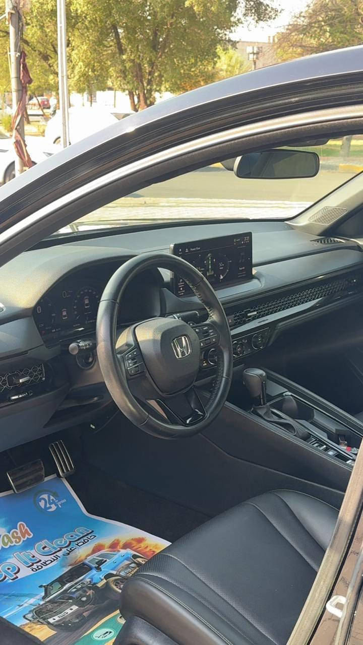 هوندا اكورد 2023 فئة سبورت هايبرد الفول
رقم بغداد السياره مرقمة وجاهزة باسمي بس تحويل 
ماشية 27 الف كيلو 
سياره حادثها موضع معابر حتى دعامية نفسها 
مبدل بس بنيد فقط
واجت من امريكا بيها كلير صفحه الراكب 
السياره بعد احلى من صور 
ضفتلها فچوج بريمبو 
وضفتلها انارة داخلية ب250 الف كامله ع سياره
وعليها نانو بيه ضمان 7 سنوات 
وسياره انطلاقيتها تخبل 
تجي تدفئة كشنين وتحكم كهربائي هم كشنين 
السعرة 185 يعني شدة و85 وبيها مجال بسيط
سياره مكانها البصرة / مجمع الامال 
للاتصال او واتس 
***********
