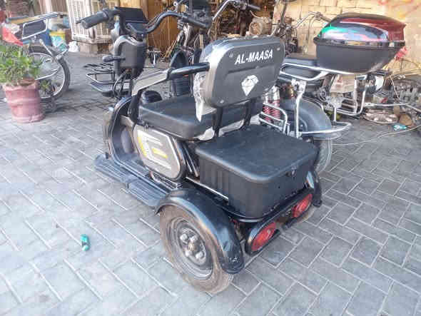 من رخصة الادمن دراجه معوقين ٣ تايرات نظافه فوووول ماشيه شهر فقط بطاريات ١٠ ونص السعر ٦٠٠ الف الاتصال على الرقم ***********
