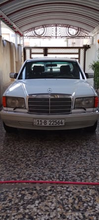 سياره للبيع  مارسدس موديل 89 ابيض مكينه300 جاهزه ومكفوله فول جلد كهربا...