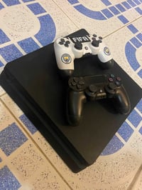 PS 4 Slim مهكر نضام ١٢.٥٢ 1TB  جوستكات اثنين  يحتوي على ٤٣ لعبة!!  من ...