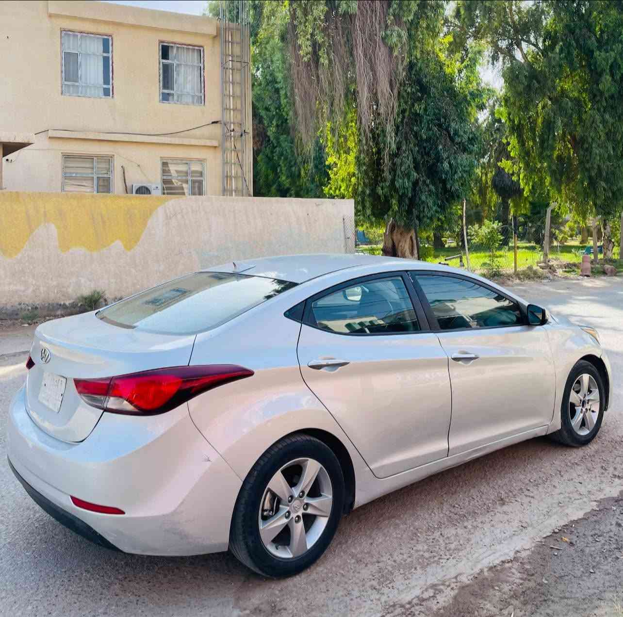 السلام عليكم النترا 2015 امريكي حادثها جاملغ وبنيد  وباب كلير  وشرط السونار مكينه 1800 دوش رقم بغداد جاهزه كير ومكينه وحداديه وتخم تاير وتبريد. السعر 95 وبيها مجال قليل مكاني الحله مركز المدينه الرقم ***********
