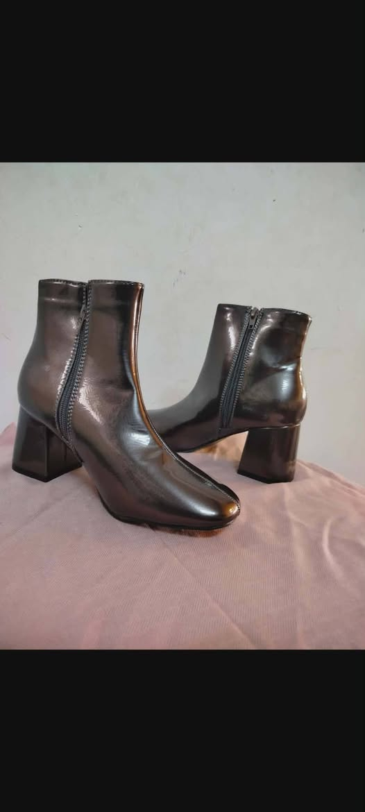 حداء بهل جمال والأناقة فإن يجنن والآن فد شي لاهوا باذنجان مادري شنو لونو محير عندي منو قطعتين وحدة قياسها36 والثاني قياسها37والسعر الوحدة ب13


**إذا كنت صاحب هذا الإعلان وتريد حذفه لأي سبب، رجاءا أرسل رسالة إلى الدعم الفني**