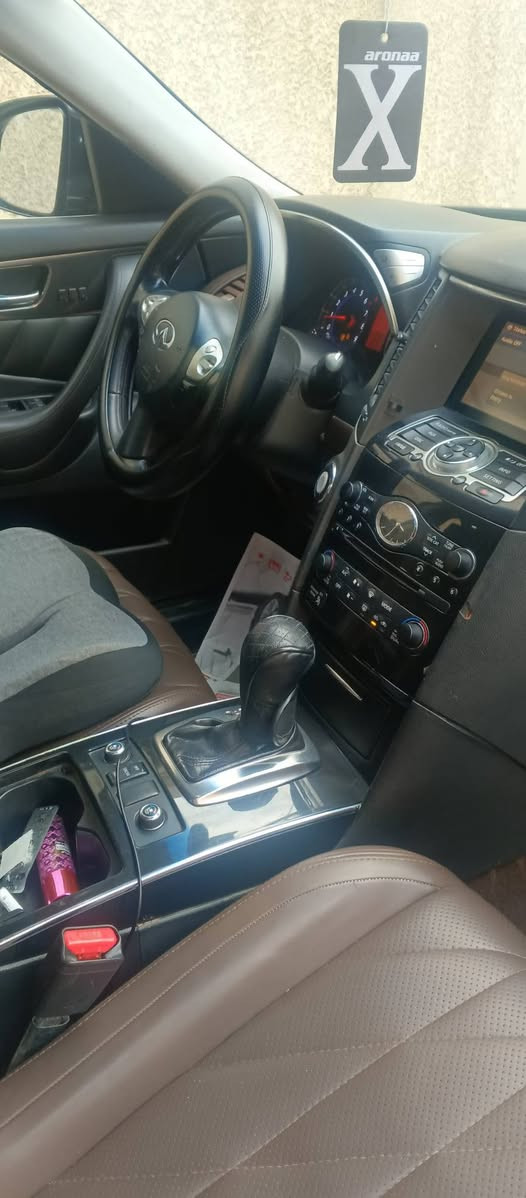 السلام عليكم للبيع نيسان انفنتي موديل ١٠ السيارة فول مواصفات مكينه كير تبريد صدر تخم  تاير خير من الله بيه صبغ ربع جاملغ وربع من البنيد بدون دواخل ولا كل شي هزه وسنويه جدد باسمي السعر ١٢٠ وبي مجال للاتصال ‏‪***********‬‏ مكان السيارة بغداد
