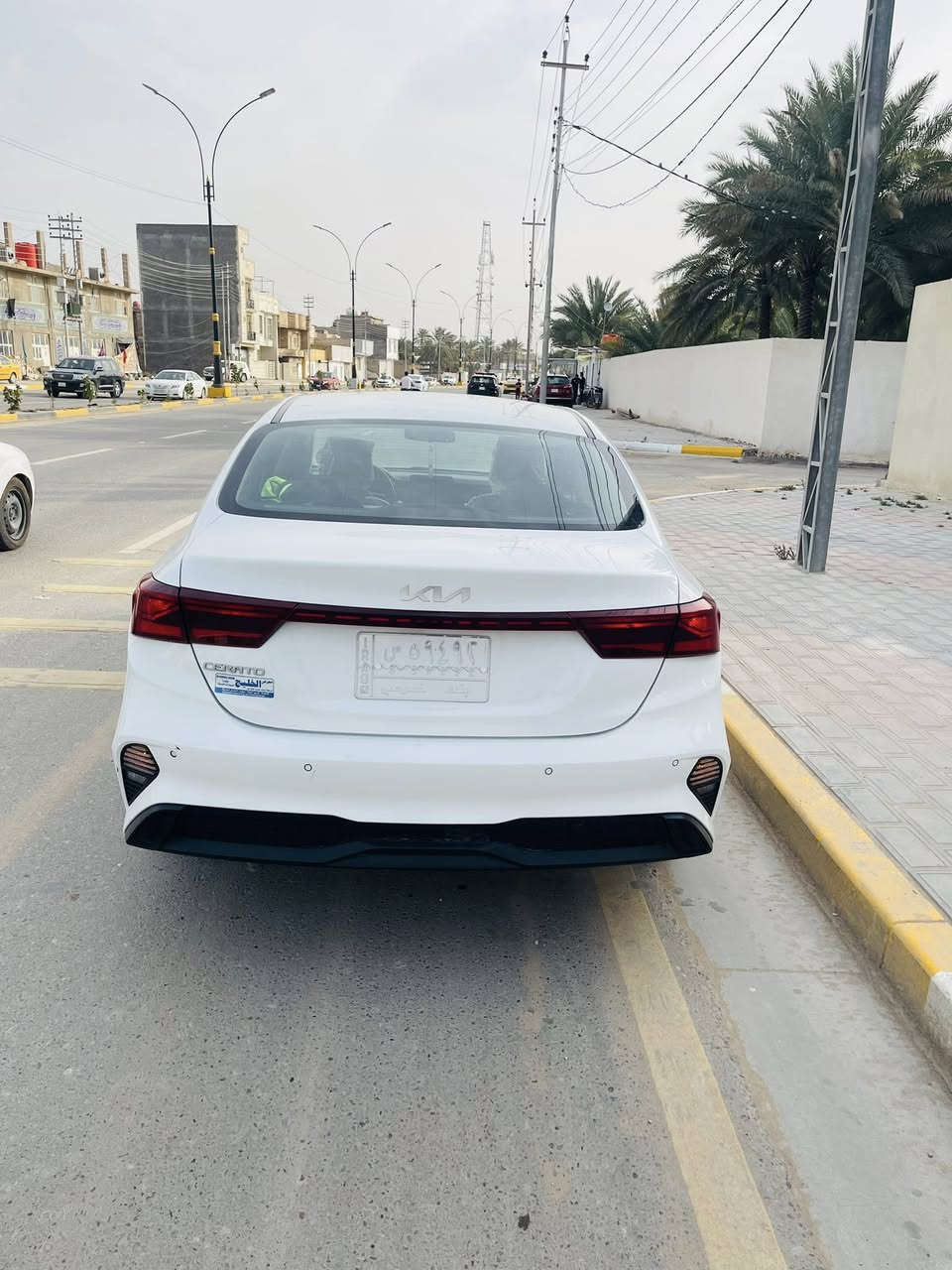 سيراتو 2023 خليجي رقم بغداد مشروع وطني ماشية ٦٠ الف بيها رشة صبغ باب السائق بقدر شبرين مثل ما موظح بلصورة  السعر المطلوب 170 قابل للتفاوض مكان السيارة كربلاء المقدسة 
***********
