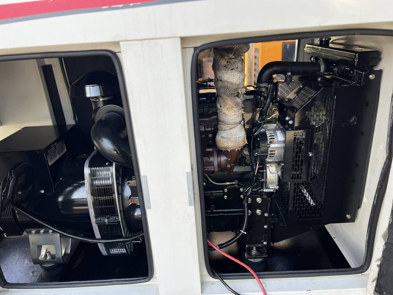 تحيه طيبه
#دخول جديد 
مولد نوع بيركنز إنكليزي الأصلي 🇬🇧
القدره 4بستم سوبر 
السعه 80kva  نوع التوليد لوري سومر فرنسي 🇫🇷
كاتم نسبه 100%90
سستم برودكشن متكامل للحمايه مع منظومه سيطره متطوره تشغيل وإطفاء ذاتي فول اوتو auto 
ملاحضه المولد مكفول وشرط الحمل ✅
للاستفسار ***********
***********
