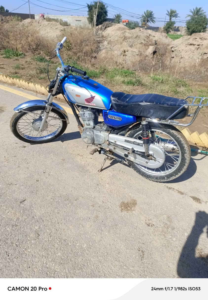 دراجه موديل 19كلك كلك كلك  دراجه جهاز تايرات وياله محرك نضيف شاصي نضيف سعر 250وبيه  مجال قليل مكان واسط قضاء الحي ***********
