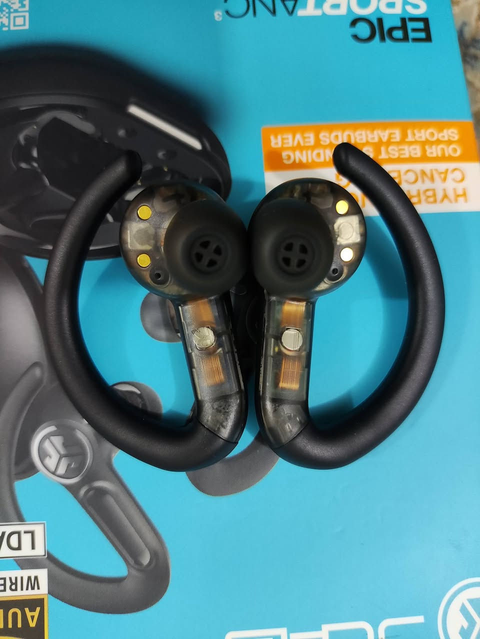 ايربود من شركة جيلاب الامريكية قطعة ولا غلطة شتريد موجود بي صوت وعزل يخبل تصميم رياضي يعني انسا يوكع من اذنك بطارية 14 ساعه اذا تفول ايربود مية حساس اذا تنزع ايربود من اذنك يتوقف تشغيل ترجع يشتغل شحن لاسلكي وشحن تايب سي وشحن عن طريق كيبل مدمج تايب سي طريقتين للمس نقر وسحب كدامكم سعره بلموقع شكد غالي وقطعة تسوى سعر يمي 35 بس توصيل متوفر كل العراق


**إذا كنت صاحب هذا الإعلان وتريد حذفه لأي سبب، رجاءا أرسل رسالة إلى الدعم الفني**