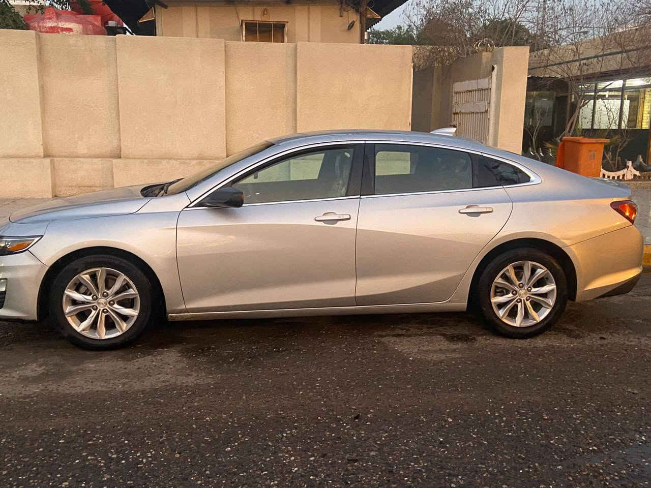 السلام عليكم شباب سياره ماليبو أمريكي مديل 2019 ضربه بصور كدامكم السعر 115 بيه مجال بصيط أنا مكلف بنشر***********
