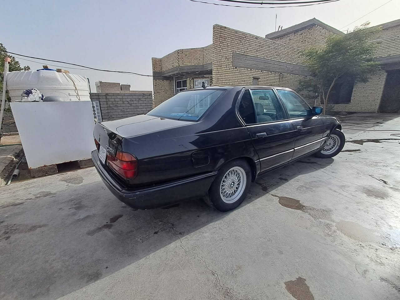 السلام عليكم 
للبيع 735 مفتوح
موديل 93
كير مكينه تبريد كهربائية
جاهزة كلهة 
دبل ايرباك 
دبل كمبيوتر 
داخل ابيض بلاد 
تخم تاير جديد 
السيارة جاهزة للأخير 
مكاني بغداد الدورة هور رجب
السعر 59$
***********
