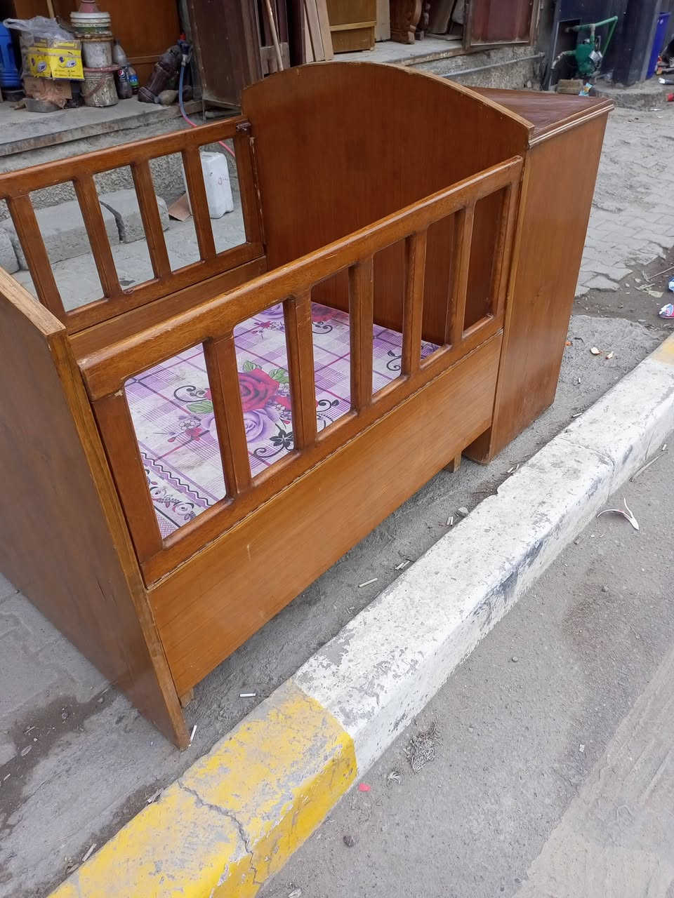 جربايه اطفال مستخدمه قليل جربايه اتخبل بيه مكان مخزن اضافه الى
معرض مكانه بغداد الحريه للاستفسار ***********
