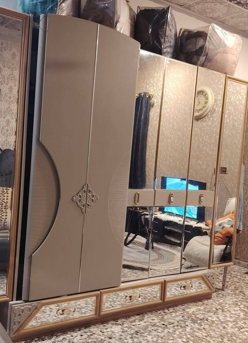 غرفة نوم للبيع نظيفه ٨ قطع ***********
