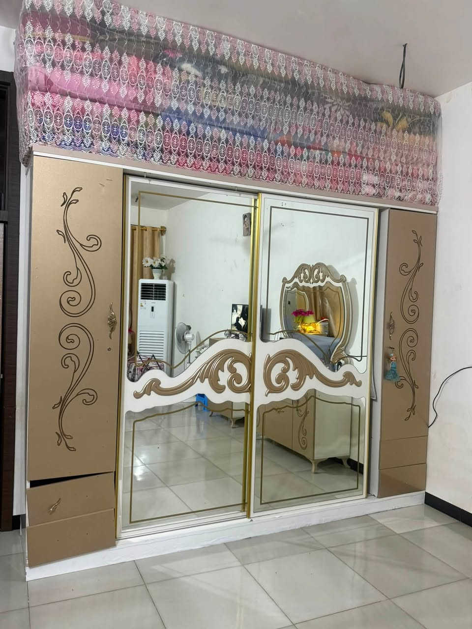 غرفه للبيع مستعمله نص عمر  نوعيه جيده جدن السعر خاص ***********عنوان كربلا الانتفاضة الثالثه

