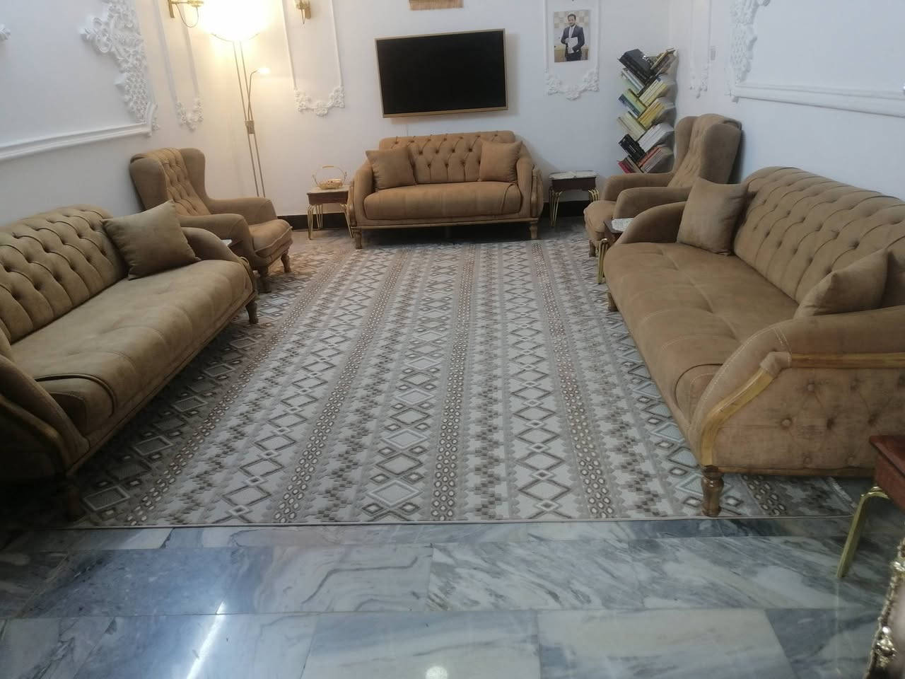 السلام عليكم طخم تركي جديد عشر مقاعد جديد غير مستعمل السعر مليون ومية بغداد الحبيبية *********** غير متواجد على الفيس مكلف بالنشر
