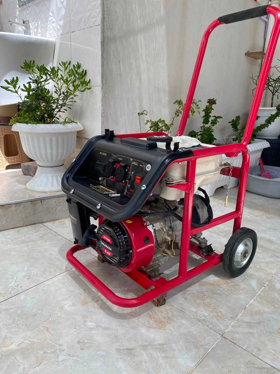 مولد كهربائي بانزين / 8أمبير
محرك هوندا اوربي / 2kv

السعر 350 الف 
***********/ كركوك
