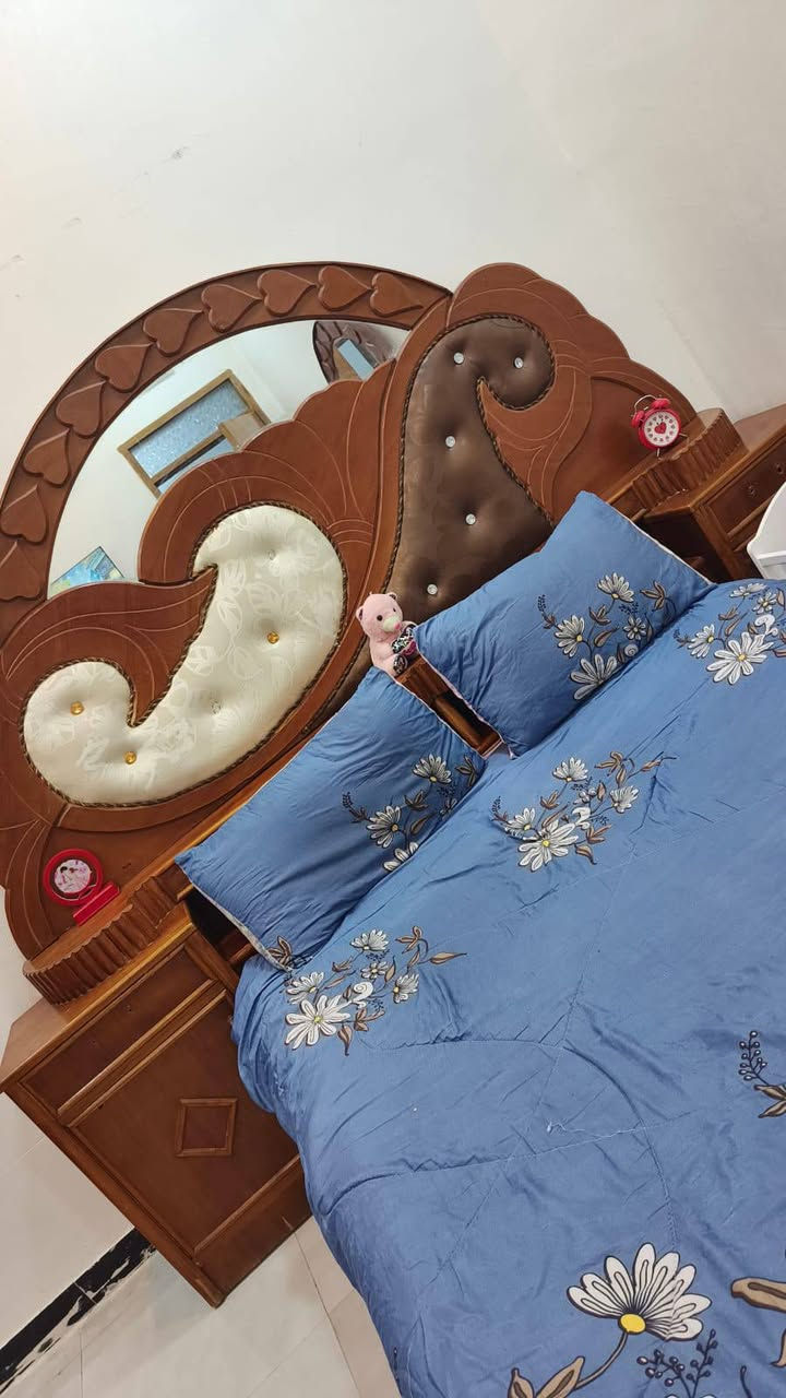 غرفه اخشاب صاج عراقي ثقيل غرفه مرتبه ونضيفه مستعجل ع بيعتهه رايدهه ب 850 وبيه مجال بسيط حك جيه  ما متواجد ع نت اتصال ع رقم *********** سيد عباس
