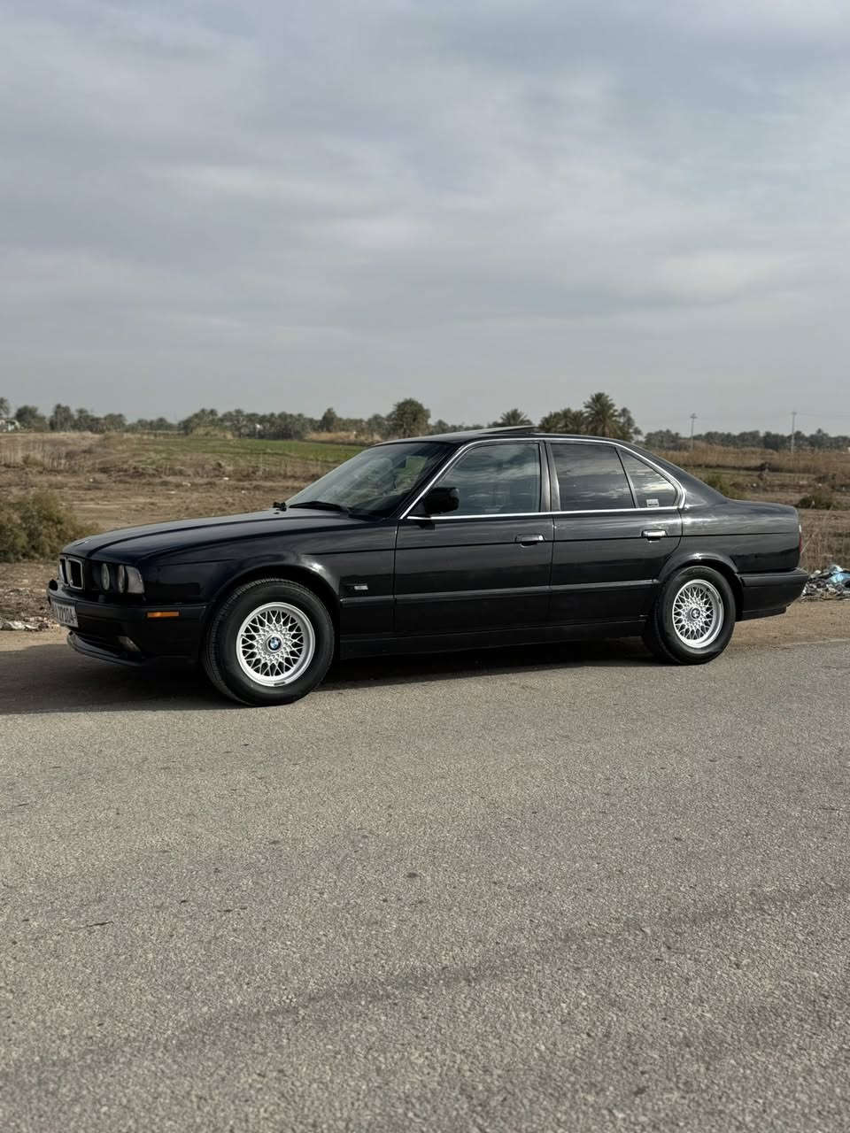 سلام عليكم بي ام موديل 91 مكفولة من ضربة صبغ جماليه فقط محرك والااكسن شرط535 مفتوح بيها منضومه غاز بأسمي  تحويل ثاني يوم سعر 75 وبية مجال مكاني النجف الاشرف *********** بية وات ساب ابيع بدون مراوس والا قصد
