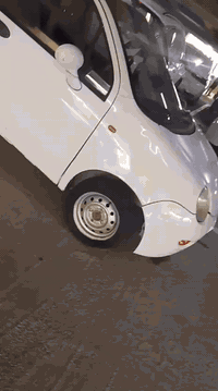 السلام عليكم كيو كيو للبيع موديل ٢٠١٣ كير عادي للاستفسار متواجد ع واتساب*********** المكان بغداد الكرخ  السعر ٢٧ ورقة وبيها مجال بسيط
