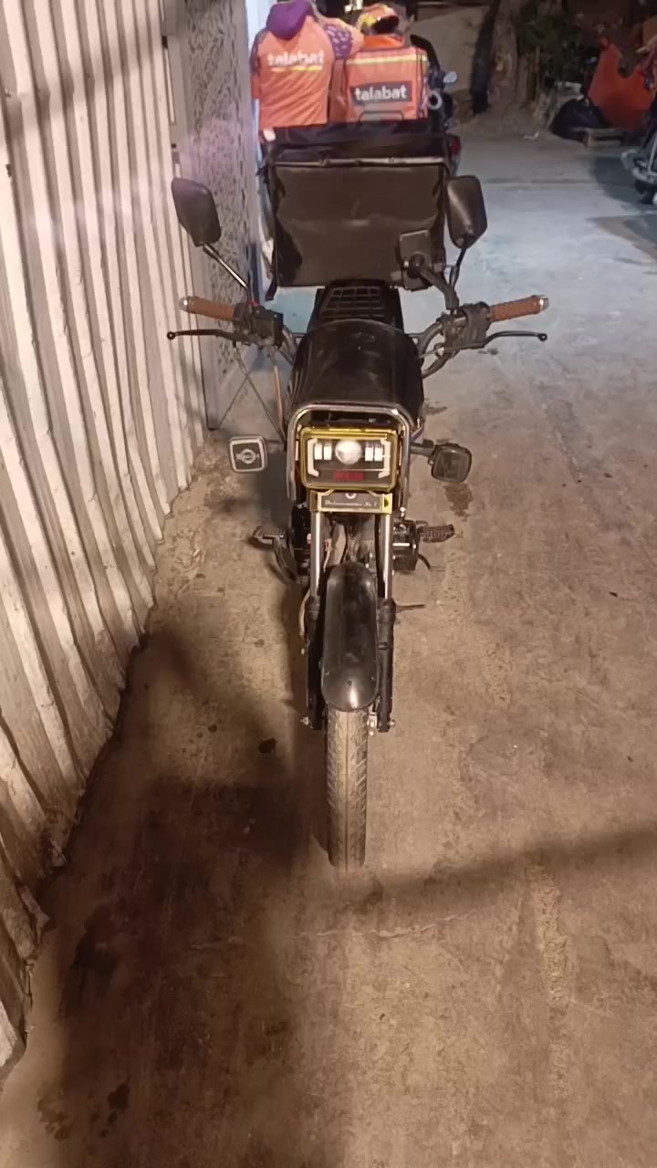 سلام عليكم دراجه سونك لبيع دراجه كلش نصيفه محرك ما مفتوح الله شاهد صالي 3 سابيع من منزله من ربع وراق موديل خمسه وعشرين  كامله  مراوس عادي  بوكسر  وبيع سبعميه نشرو بسبب لعوذ لكذابه   اهذه رقمي  *********** لمو شراي لا يتعبني
