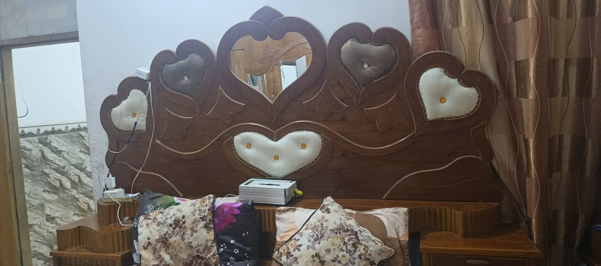 السلام عليكم عندي غرفه تسكام 6بيبان اريد ابيعها لان ماعندي مكان والغرفه ضخمه ماتكفي بلبيت واني يوميه بيت ايجار سعرها 850وبيها مجال رقم موبايل واتساب فقط***********
