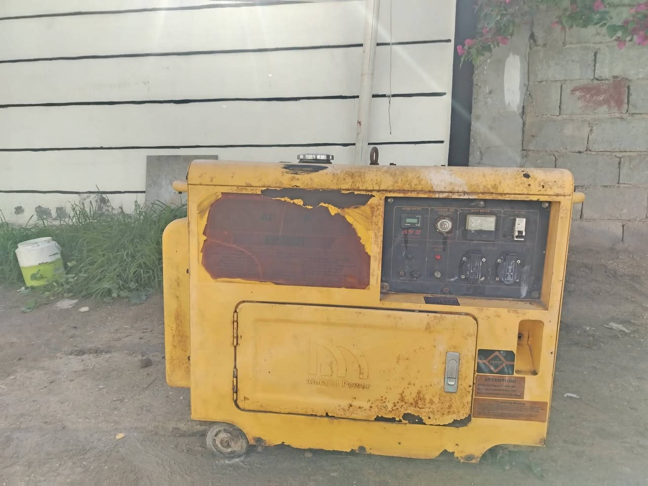 السلام عليكم من رخصة الادمن
مولده ديزل من ماركه
 Juma Al Majid Holding Group
وكيلها بلعراق almajid power
سنه صنع 2015
النوع: Silent Diesel Generator(صامت)لبعد سته كيلو
القدرة: تقريبًا 5 – 7 kW
الجهد: 220 – 240V
التردد: 50Hz
الوقود: ديزل
التشغيل: مفتاح كهربائي (Key Start)
عدد المخارج: 2 مخرج كهرباء
يوجد Voltmeter لقياس الفولت
عداد ساعات تشغيل Hour Meter
نظام حماية من الحرارة High Temperature
 Warning
ملاحظة/ المولده نقصه باتري فقط.
السعر ٣٠٠ وبيه مجال حك الجيه.
للاستفسار والتواصل:1-(***********)
                              2-(***********)
المكان/حله السياحي قريه الساده
