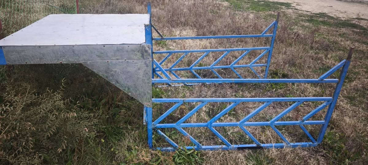 محجر ستوته
سعر ١٠٠ بيه مجال 
***********
