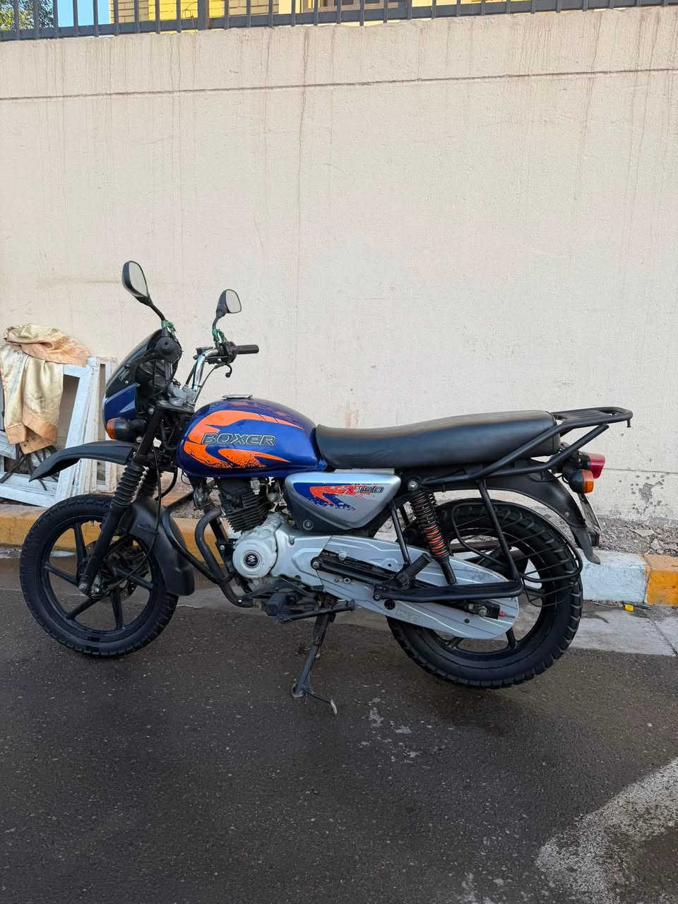 سلام عليكم دراجه بوكسر 23 رقم بغداد لون أزرك مكان بغداد كراده شارع نضال رقمي ***********
