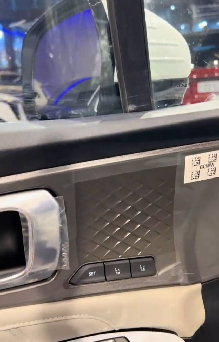 كيا سورينتو 2025  ( خـليـجـي )
كاملة المواصفات فول مواصفات 

الموديل: 2025 (خليجي)
المحرك: 6 سلندر سعة 3.5 لتر
العداد: 2.500كم فقط
الضمان: ضمان المجموعة الدولية 5 سنوات أو 100,000 كم
الرقم:اربيل

أبرز المواصفات:
شاشة دجتال
تحكم بالتقديم والترجيع عن طريق الريموت
داتشو
حساسات 360 عدد 12
رادار أمامي وخلفي
4 كاميرات 360 درجة
ناقل حركة أوتوماتيك ماوس
مقاعد جلد أصلي تبريد وتدفئة
تشغيل بالبصمة مع خاصية التشغيل عن بعد ونظام الترحيب
عداد سرعة ديجتال متغير
مقاعد كهربائية
7 ركاب
تبريد ثلاثي للمقاعد
صندوق كهربائي
شحن لاسلكي
جنوط قياس 20 إنج
كرسي كهربائي خزن 
دوسات على الجوانب
للاستفسار الاتصال ***********
