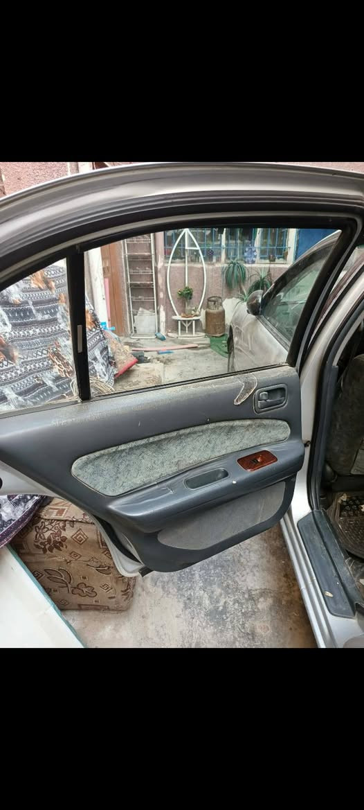 السلام عليكم نيسان موديل 98  مكينه 300 وكير حاويه رقم الانجليزي الجديد سنويه 30 صدر امامي وخلفي جديده كهربائي كلها شغاله  تبريد ما يشتغل بيه ليك سياره كالم مكمله مكان بغداد الطالبيه *********** السعر 44 وبيه مجال
