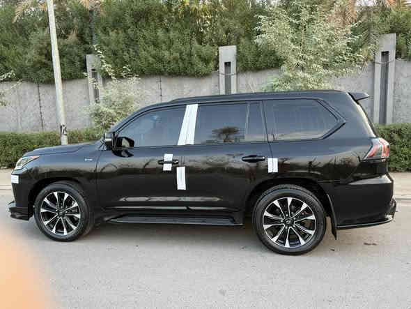 للبيع او مراوس 
لكزز 2021  كورو جديده 
مواصفات الكورو تجي اعلى مواصفات بالكزز 
السيارة ماشية90 الف كيلو السيارة جديدة وجاهزه 
داخل جلد احمر رادارات فتحة ماوس شاشات 
خمس كامرات جكات كشنات تدفئة تبريد وخزن ميموري هواي مواصفات بالكورو 
رقم اربيل مكانها اربيل 
السعر 845
للإستفسار***********
***********
