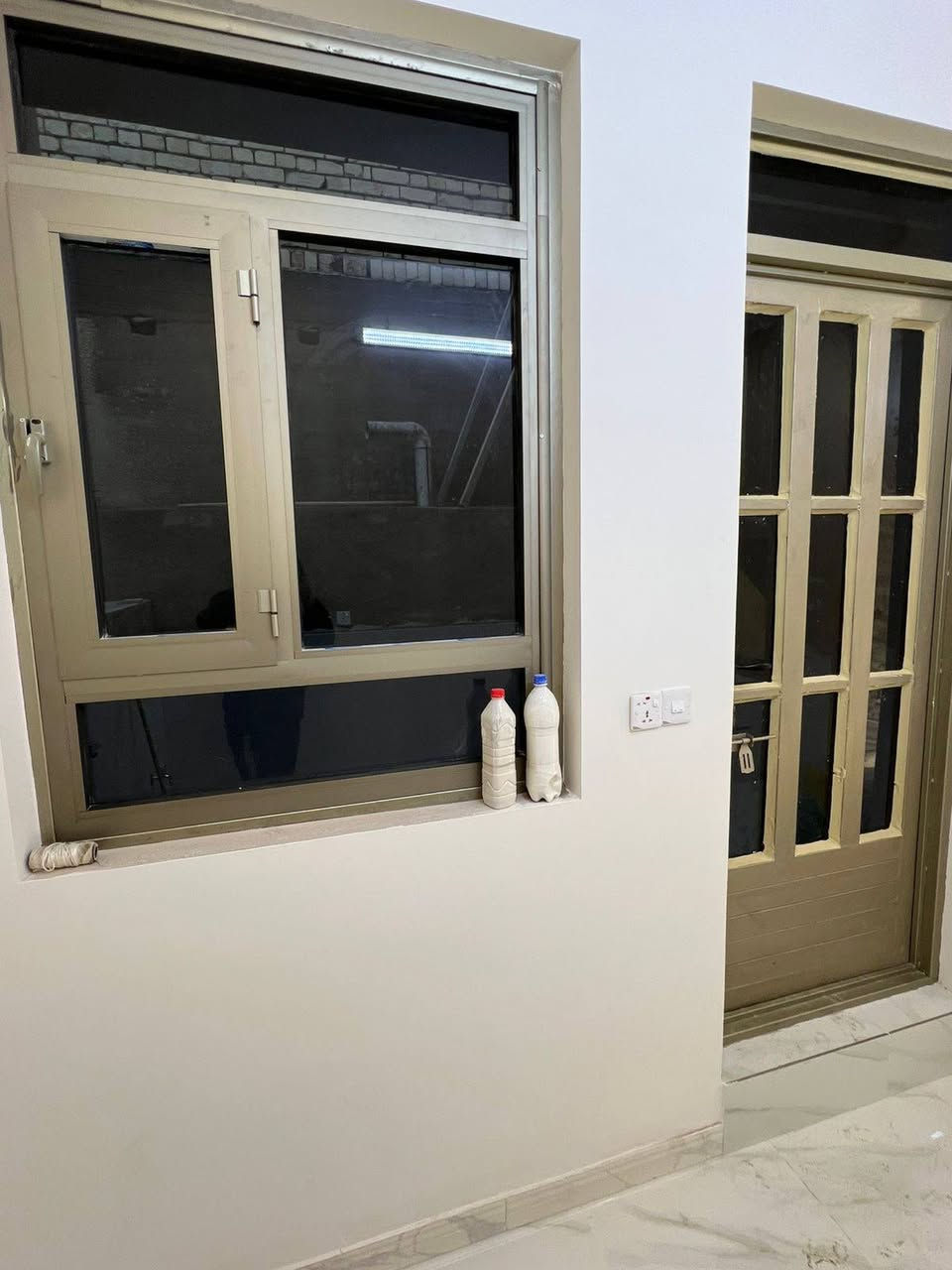 السلام دار للبيع المساحة120 الواجهة 5,20 والنزال 23 يحتوي على استقبال مطبخ غرف العدد4 حمامات العدد 4   العنوان الشعلة الدوانم قبل السجه شارع ابو طيارة
للاستفسار.. ***********
