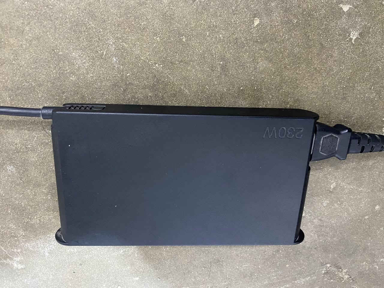 Laptop lenovo loq gaming
⚡ المعالج:intel core i7-13620H (جيل حديث – أداء قوي جداً في الجيمنج والمالتي تاسك)
⚡ الرام: 16GB DDR5 سرعة عالية لتجربة سلسة بدون لاج
⚡ التخزين: 512GB SSD M.2 NVMe – إقلاع وتشغيل ألعاب في ثواني 🚀
🎯 كارت الشاشة: NVIDIA GeForce RTX4060 8VRAM +intel(R)UHD
يشغل ألعاب زي PUBG – Warzone – FIFA – GTA V – Valorant على إعدادات جميلة جدا وغيرها من الالعاب الثقيلة جدا

🖥️ الشاشة: FHD
✨ معدل تحديث 144Hz
 (مثالي للجيمينج والتصميم وصناعة المحتوى

📷 كاميرا مدمجة
🔋 بطارية ممتازة + شاحن أصلي

الجهاز شاهد الله نظيف وما بي اي خلل من اشتريته لسه مكفول من اي شي السعر مليون و250 الف بي مجال بسيط 
المكان :نجف الاشرف /ابو صخير/ شارع الاطفاء
***********
