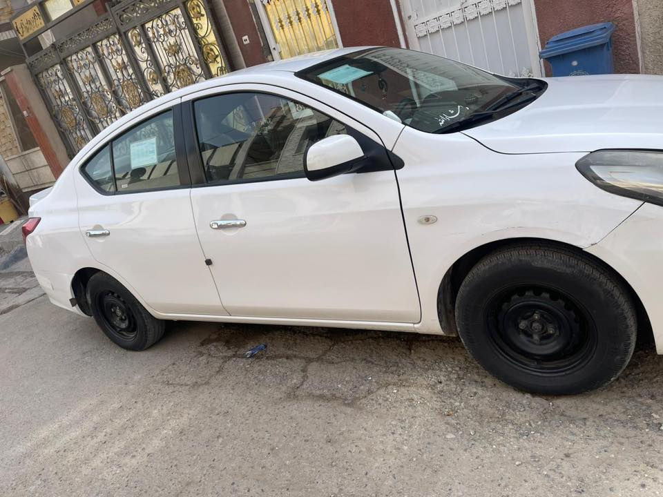 السلام عليكم نيسان سني هندي بليته الزركه  2018مكفوله من الصبغ والطخه ما عده شبر بلجاملغ الأمامي الأيمن بارد
مكينه كير مكفولات صدر امامي خلفي جديد باتري جديد تايرات جديد رقم وهزه جديد السياره كامله اي نقص مابيه 
سعر 105 بيه مجال مكاني بغداد الشعب شارع الأسواق المركزيه رقم ***********
