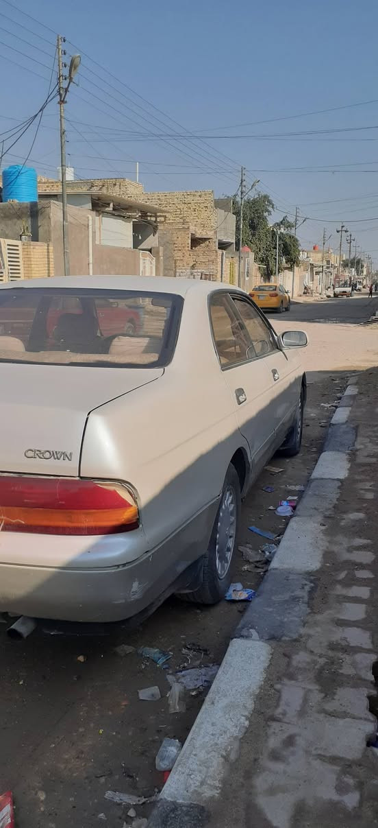 السلام عليكم  اخوان سيارة بطة لبيع مال مزاد محافظة العمارة بيها كتاب وزير مع وكالة عامة وين متريد روح السيارة مكفولة من النقل والكص ومن الصوليات كير مكينة خير من الله حدادية جديدة مصبوقة عام اثر جراد بيها ضربة خفيفة بجاملق الخلفي السعر ٣٥ ورقة وبيها مجال للستفسار ***********ابو علي عذرا عالطالة
