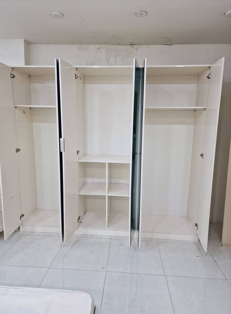 ژووری نوستنی تورکی 6 پارچە
دۆشەکی باشی لەگەڵە
پیکهاتوە لە 
کانتۆر/ سیستەم /میز تەوالیت/ 2 کۆمیدی 
سلێمانی /کانی سپیلکە /خوار مزگەوتی تە بای 
0772 517 79 19 السليمانية, العراق
