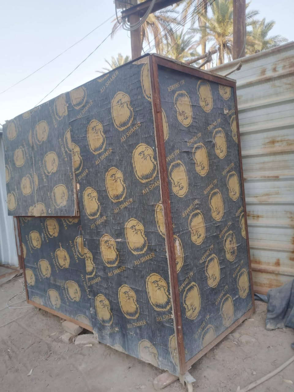 كرفان خشب والاضلع حديد بيه اثنين بيبان واحد طويل والثاني جك ينفتح للفوك منظومة كهرباء بلأضافه الى رفوف حديد سعر (100-)
مكان كوفة 
@


**إذا كنت صاحب هذا الإعلان وتريد حذفه لأي سبب، رجاءا أرسل رسالة إلى الدعم الفني**