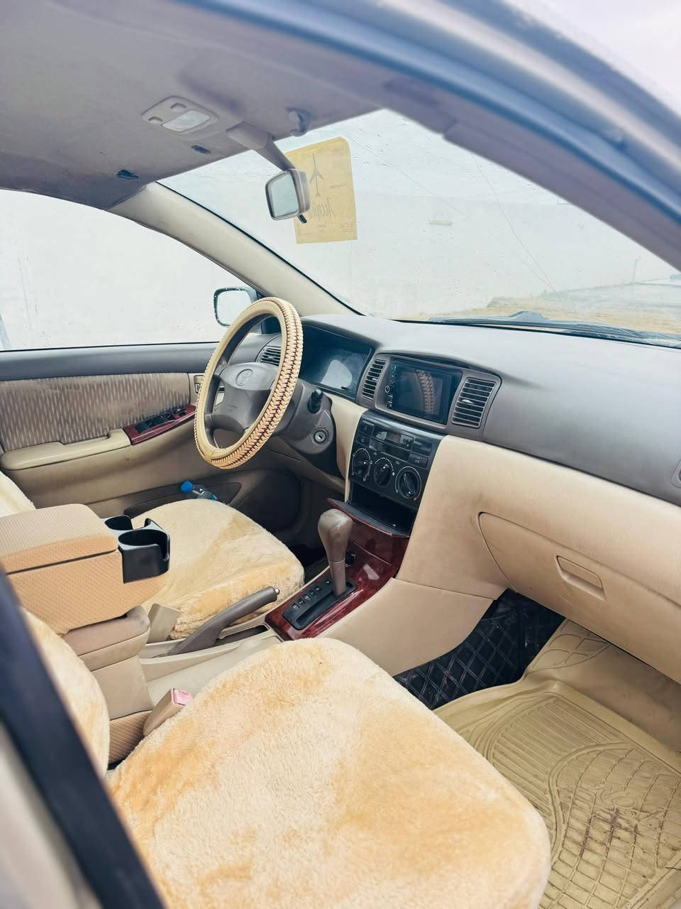 السلام عليكم كورلا بكاشيو ادوات للبيع محرك 18 كير شرط صدر شرط سيارة جاهزه ماتصرف ربع عليها السعر 42 بيها مجال شي بسيط قير متواجد على الفيس تصل وتدلل ***********
