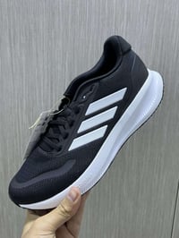 Adidas اصلي • اسود • قياس ٤٢ ونص