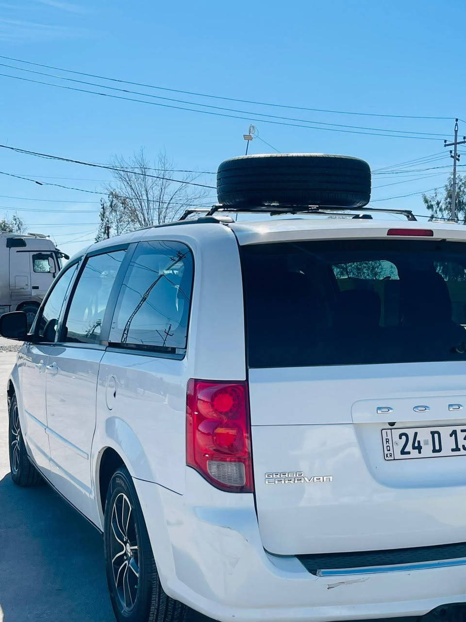 بسم الله مكلف بالنشر  *********** واتساب 
دوج كرفان 2017 وارد أمريكي رقم دهوك 
سونار موجودة داخل الصور  
ملاحضة الكير ما مظبوط والباقي بشرط
الشراي يتصل  *********** واتساب 
مكان السيارة أربيل خبات أربيل, العراق
