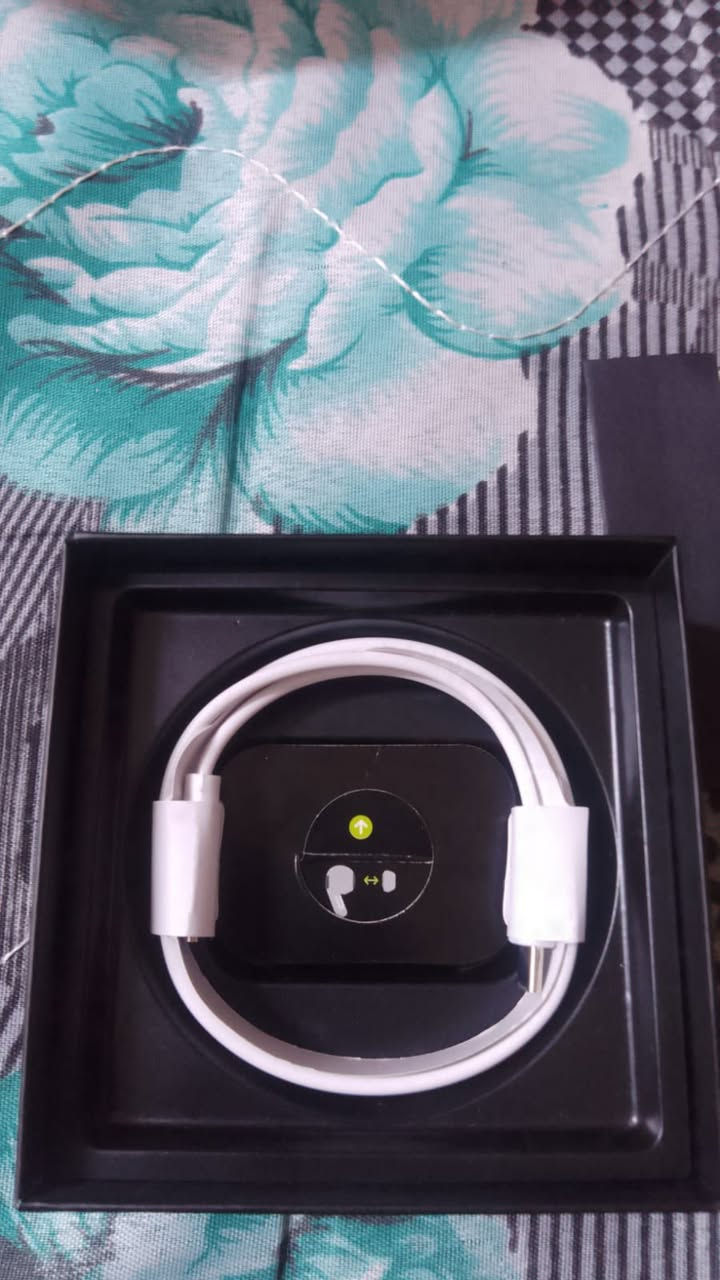 سماعة بلوتوث جيل الخامس  PRO 5 النسخة الفرنسية 99% طبق الأصلية تحتوي على 3 مايكات في الأتصال وزن ثقيل  مختمة من شركة ANS مع ضمان 12 شهر تحتوي على عزل خارجي من الضوضاء وتحسين الصوت للاستفسار ***********
