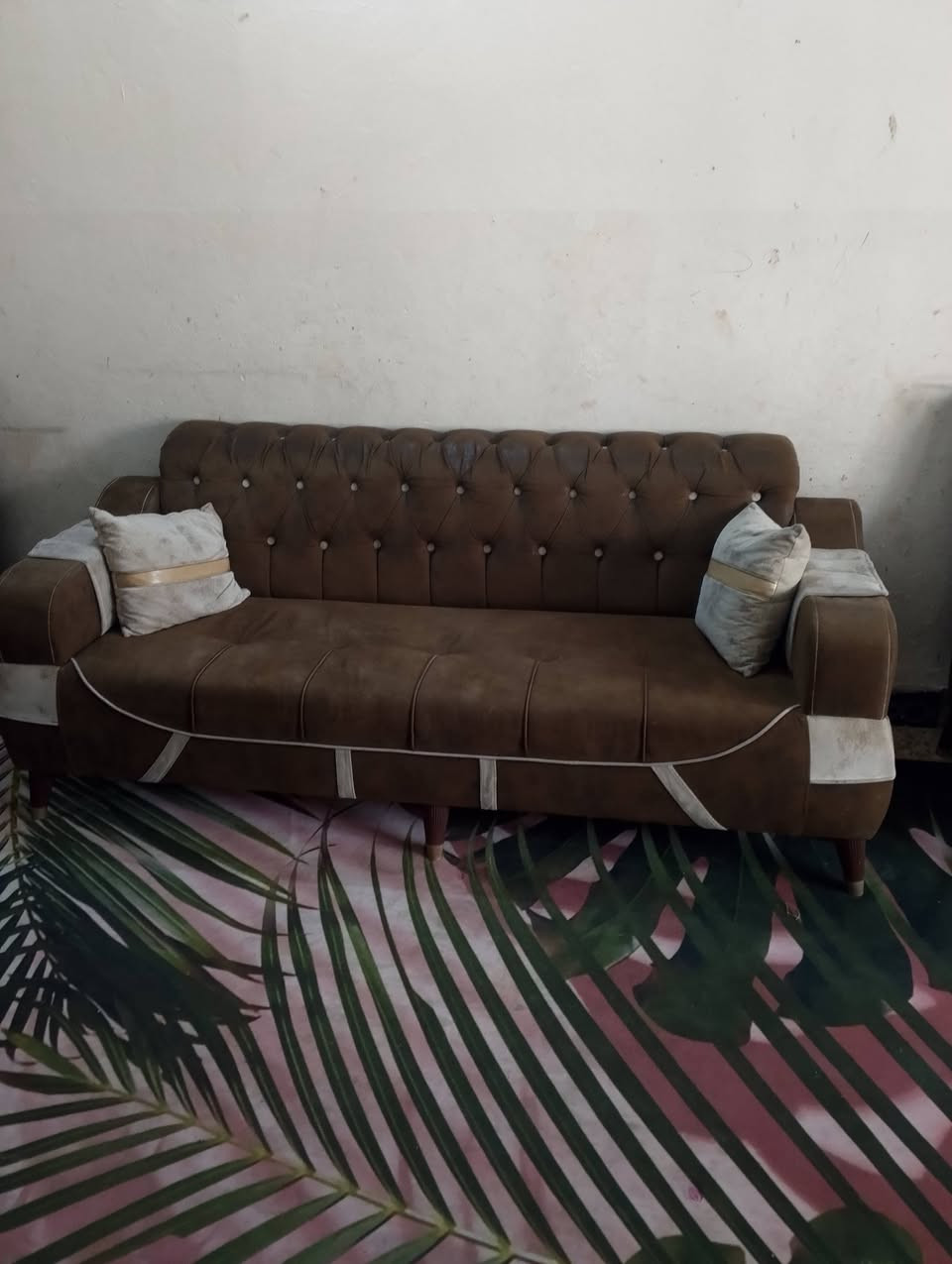 تخم 10مقاعد بدون ضرر نضيف السعر 400بي مجال مكاني حله تواصل خاص او الاتصال ***********
